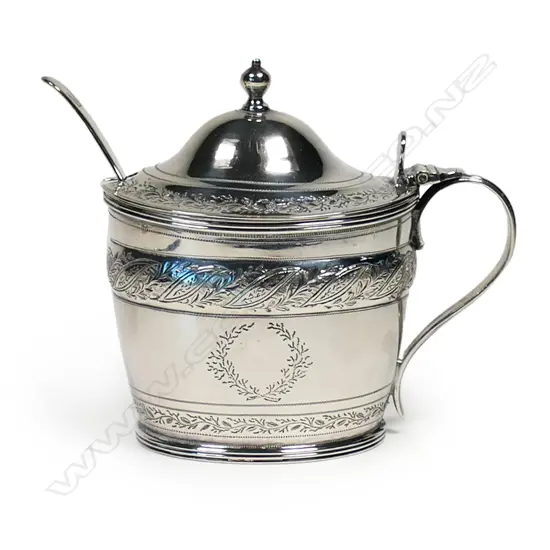 An early 20thC silver mustard pot,