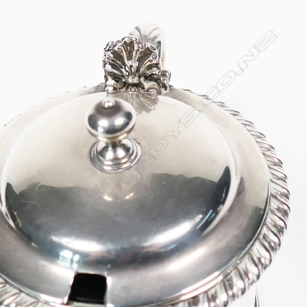 A William IV silver mustard pot, Image 1++