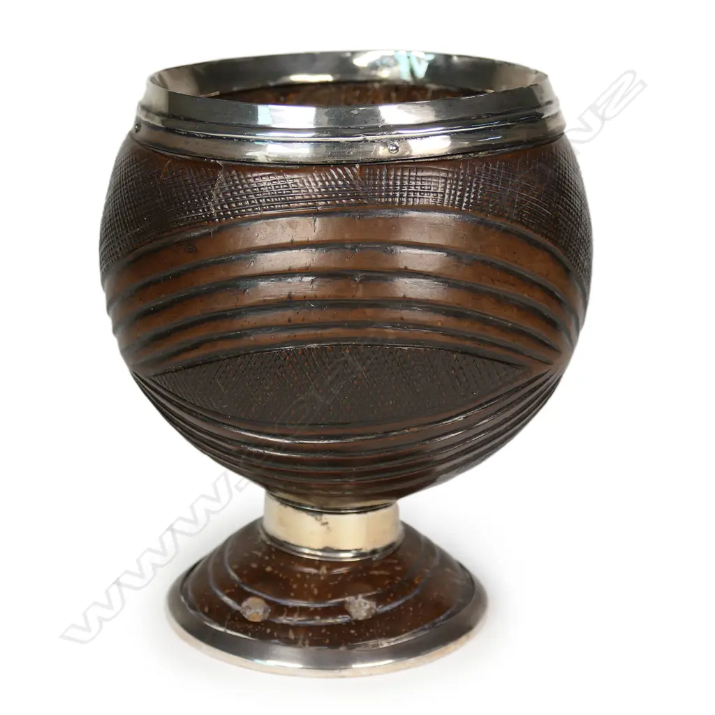 A George IV silver mounted coconut cup, Image 1++