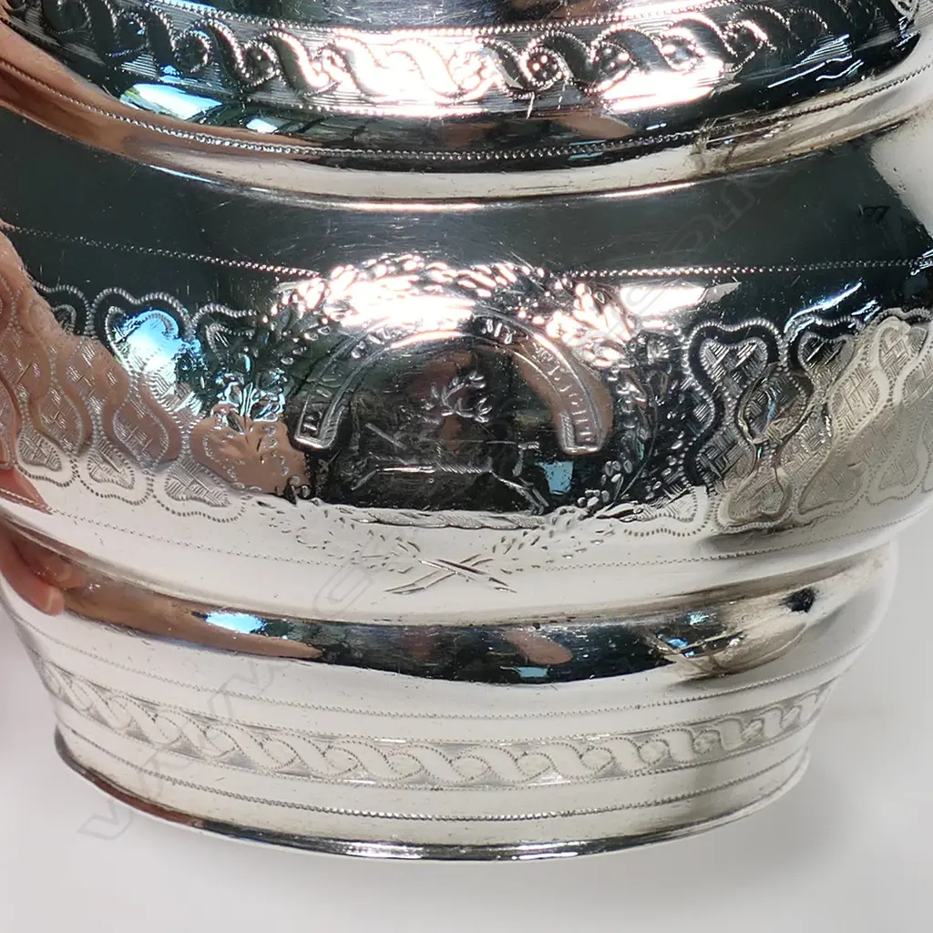 A pair of George III silver sugar bowl and cream jug, Image 1++