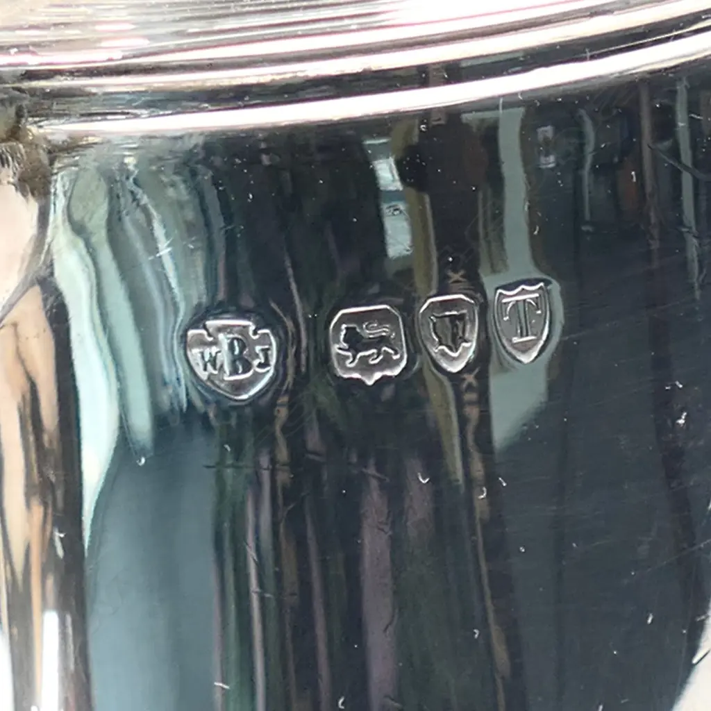 A Victorian silver tankard, Image 1++