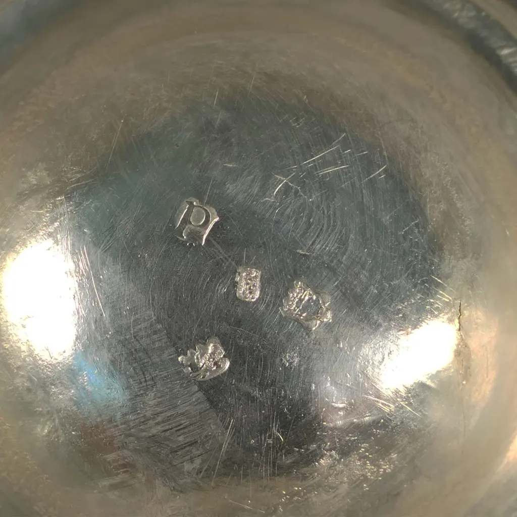 A George II silver baluster pouring tankard, Image 1++