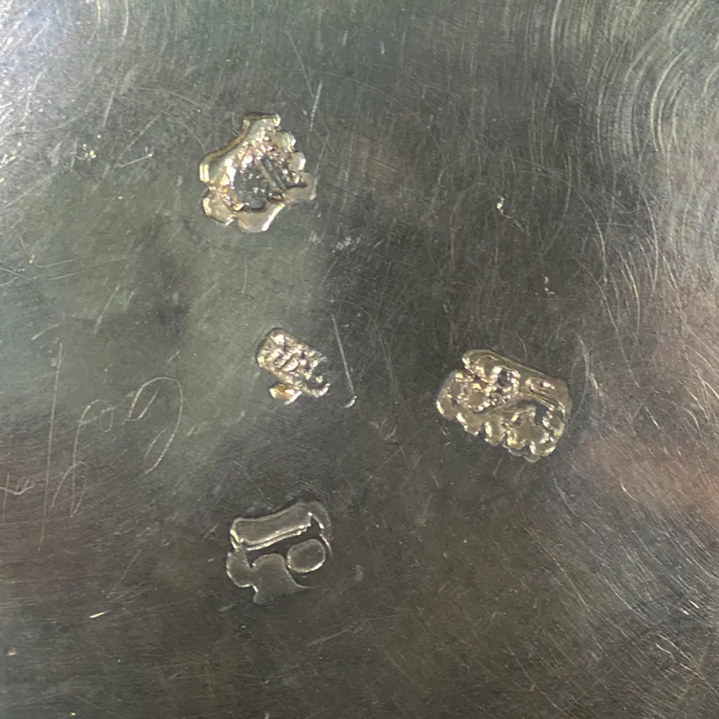 A George II silver baluster pouring tankard, Image 1++