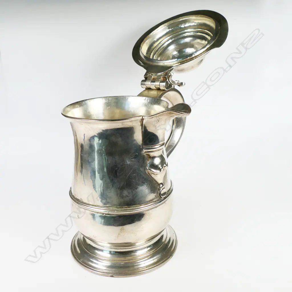 A George II silver baluster pouring tankard, Image 1++