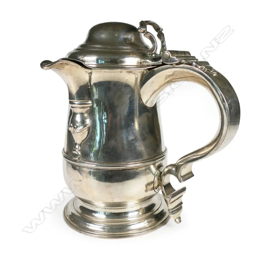 A George II silver baluster pouring tankard, Image 1++