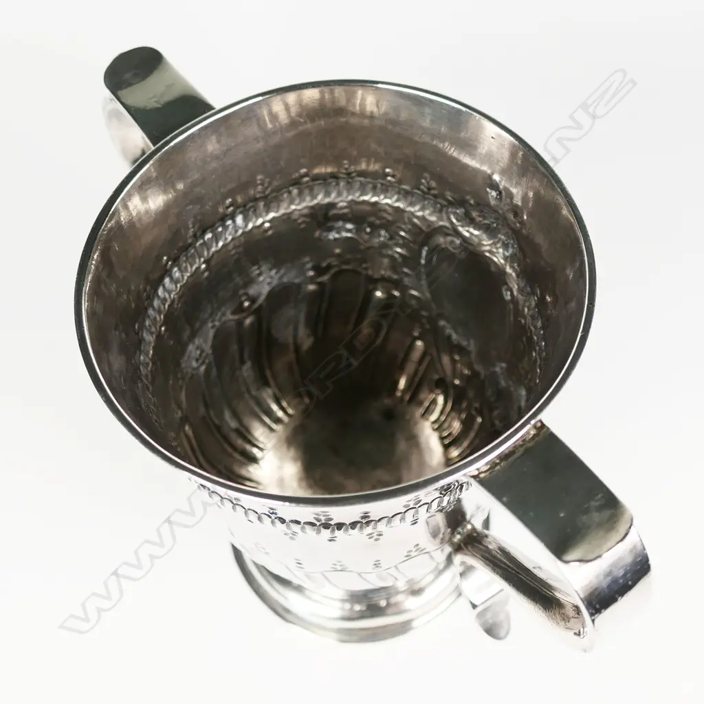 A George III silver loving cup, Image 1++