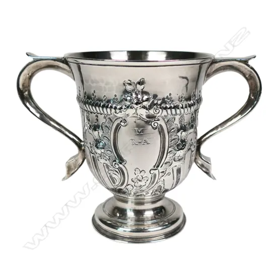 A George III silver loving cup,