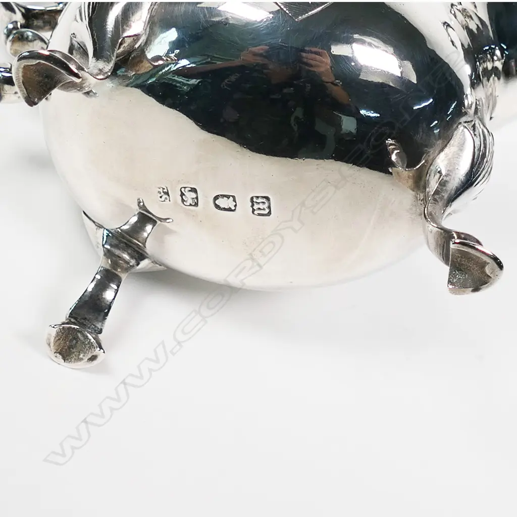 A pair of early George III silver sauce boats, Image 1++