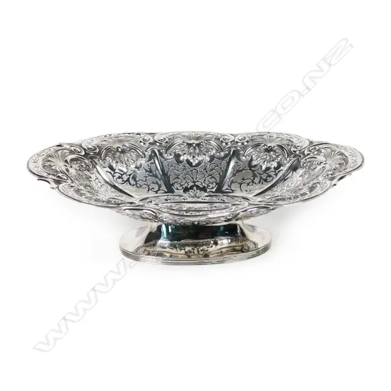 An Edwardian silver fancy oval pedestal dish,