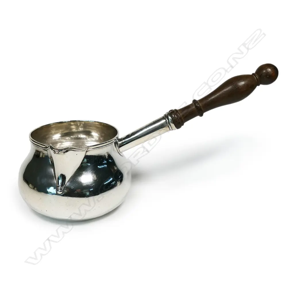 An impressive extra-large George III Irish silver brandy warmer, Image 1++