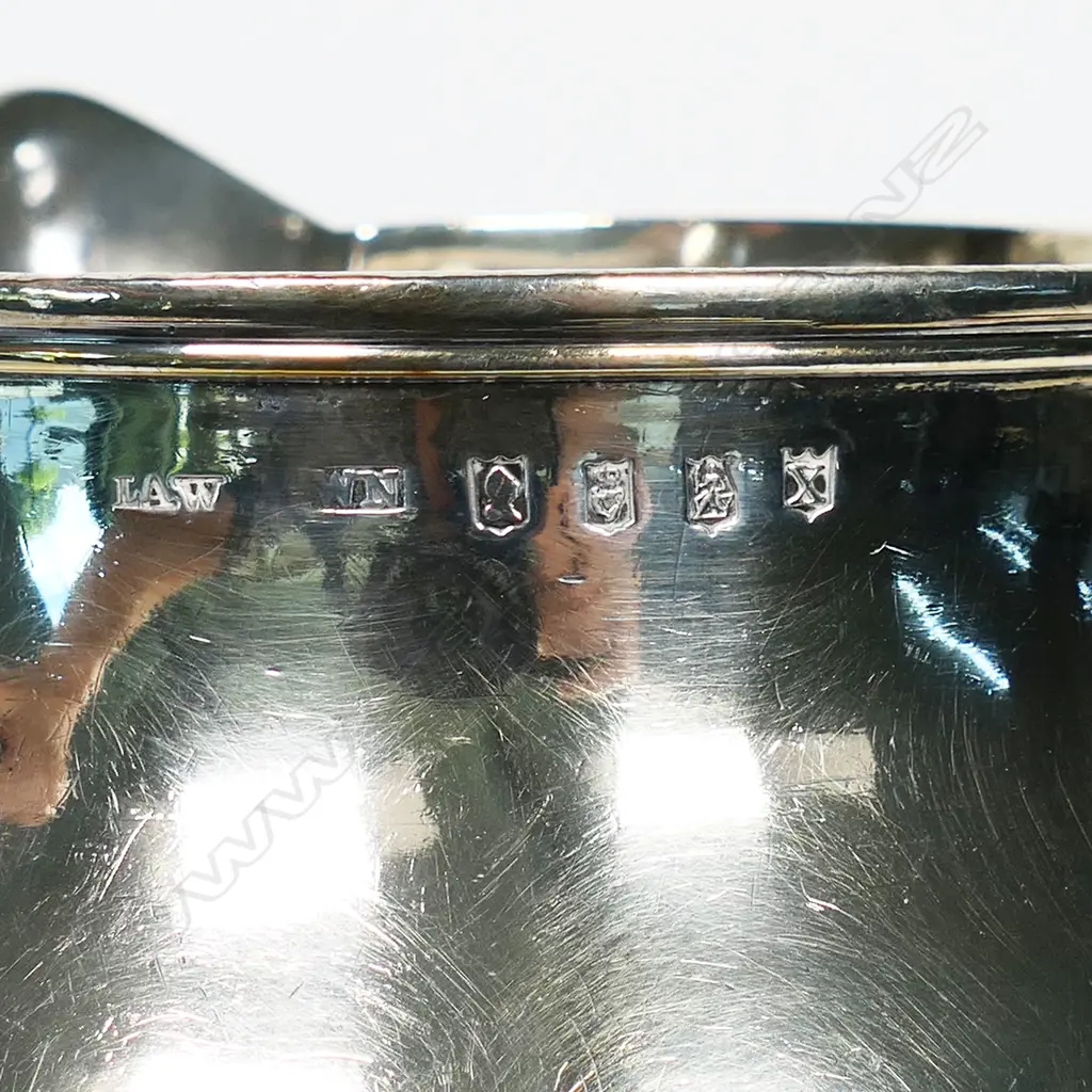 An impressive extra-large George III Irish silver brandy warmer, Image 1++