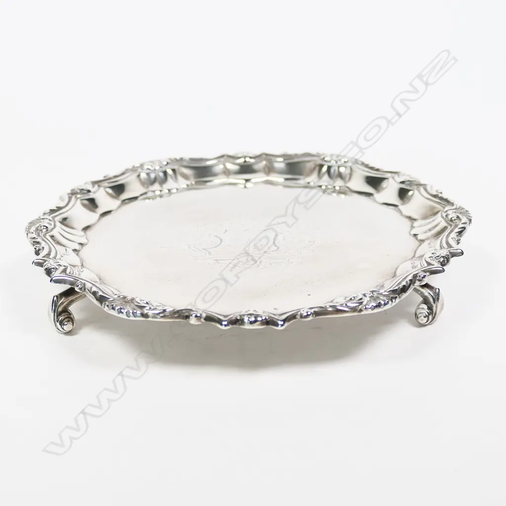 A George II silver waiter, Image 1++