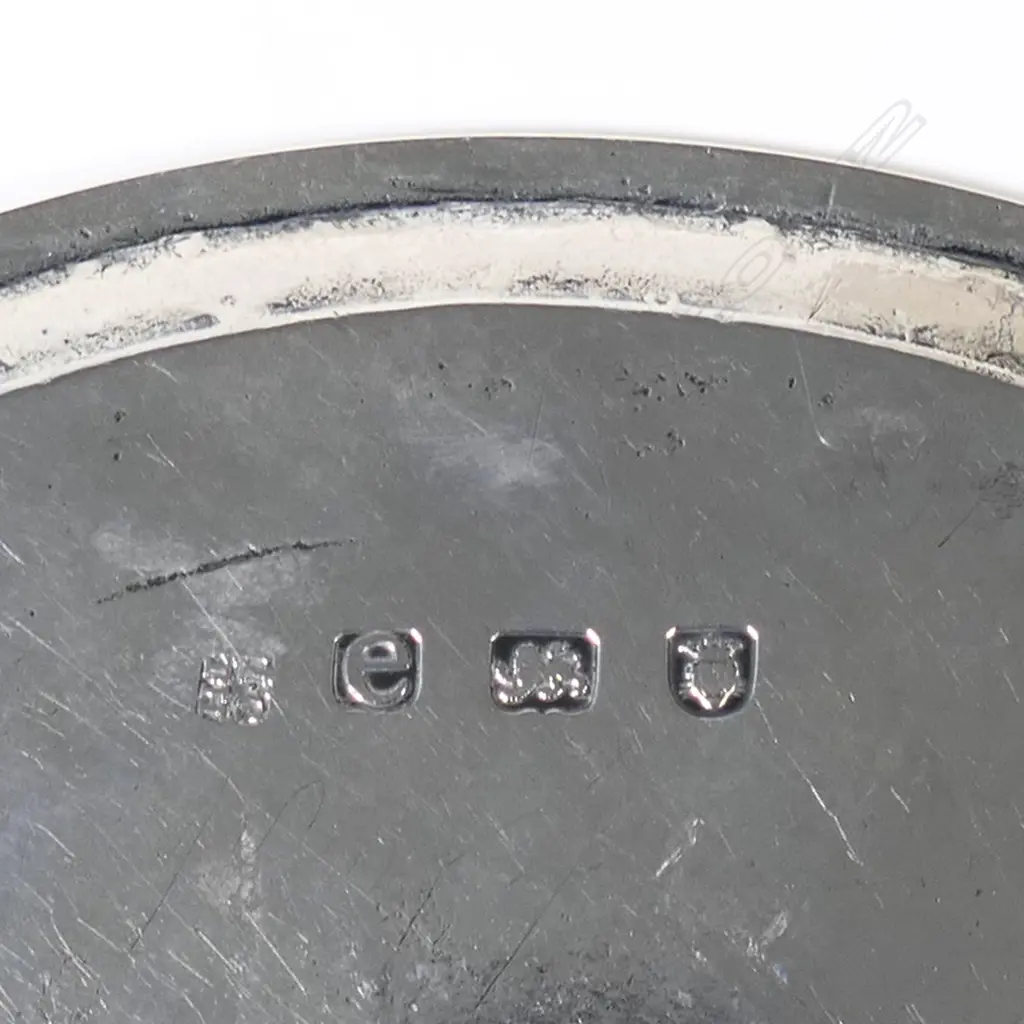 A George III silver elegant plain waiter, Image 1++