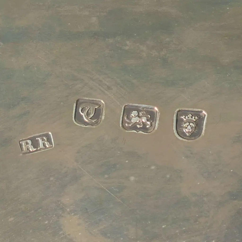 A George II silver salver, Image 1++