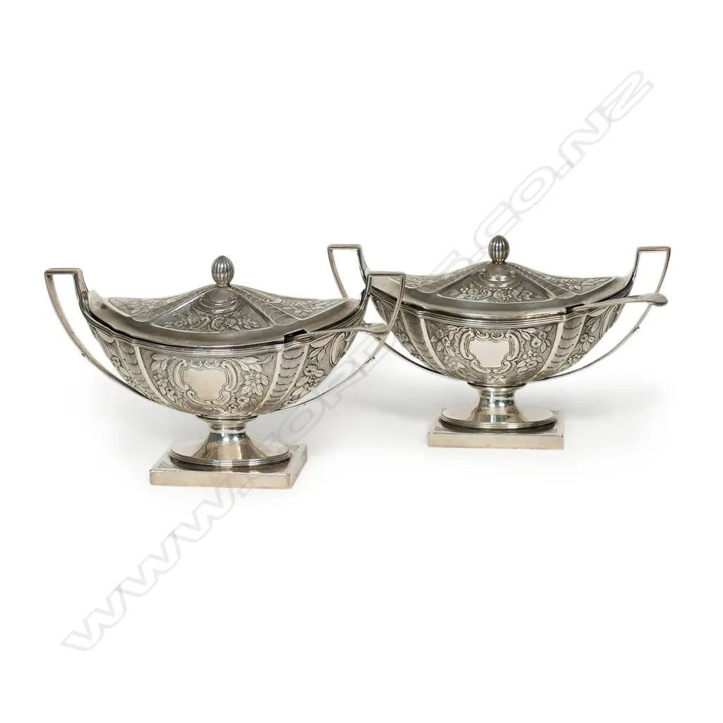 A pair of George III silver lidded pedestal sauce tureens, Image 1++
