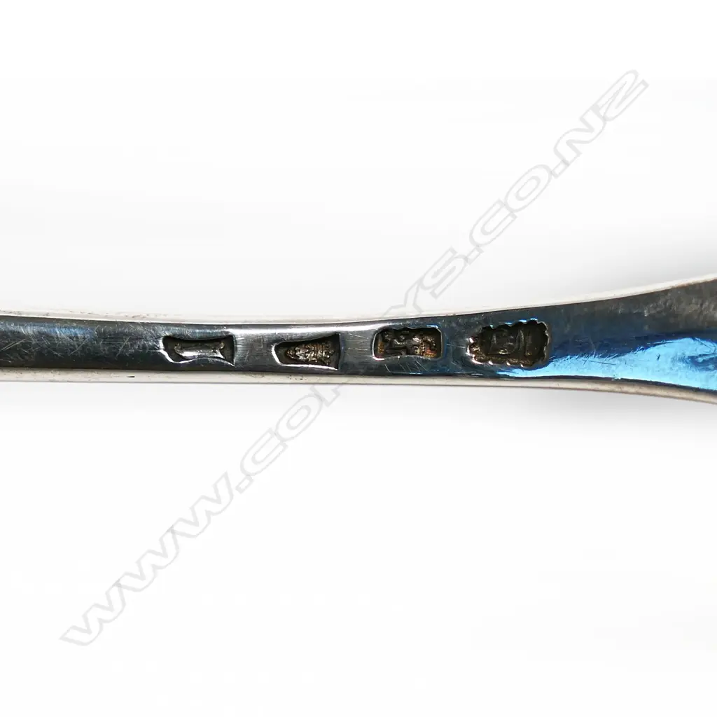 An 18thC silver soup ladle, Image 1++