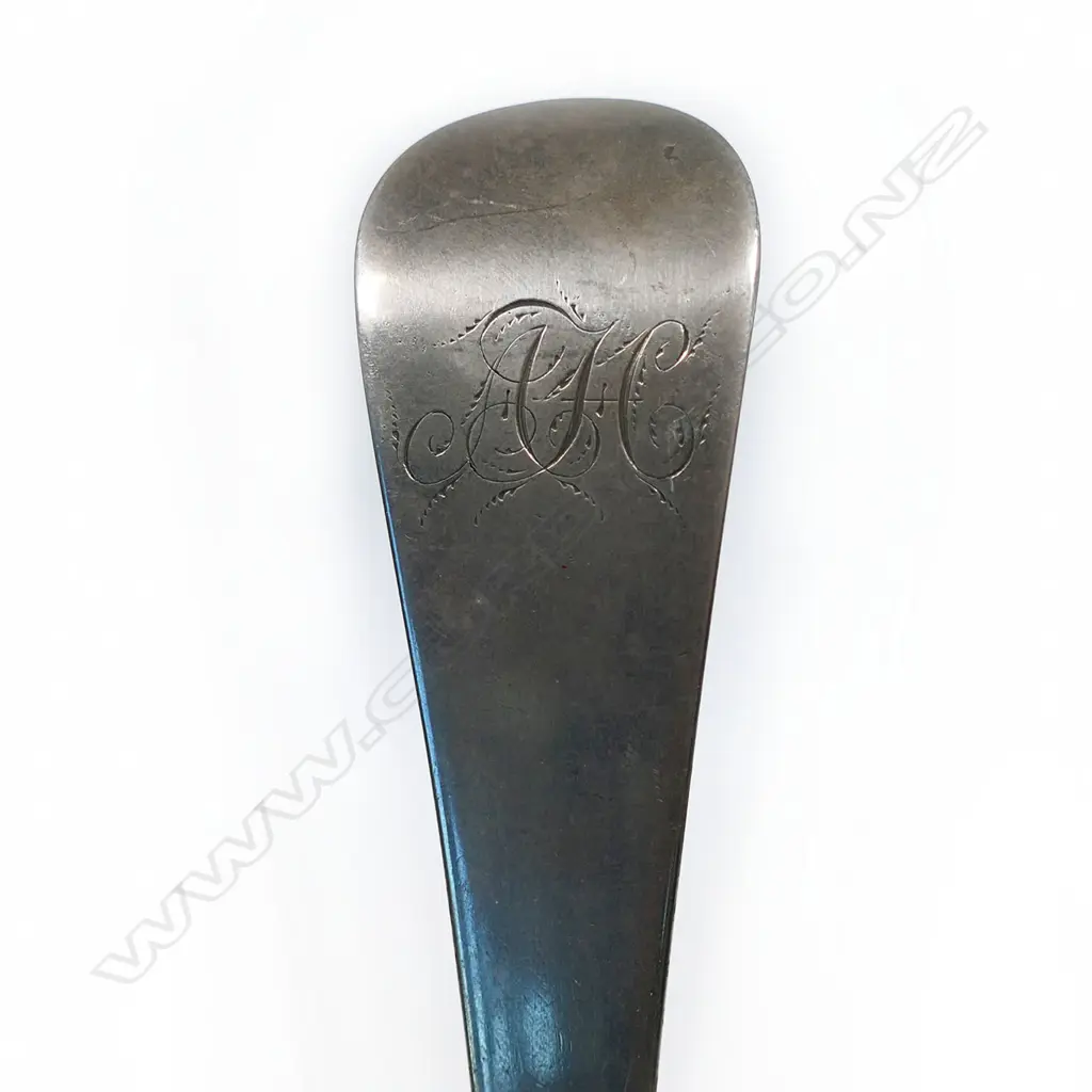 An 18thC silver soup ladle, Image 1++