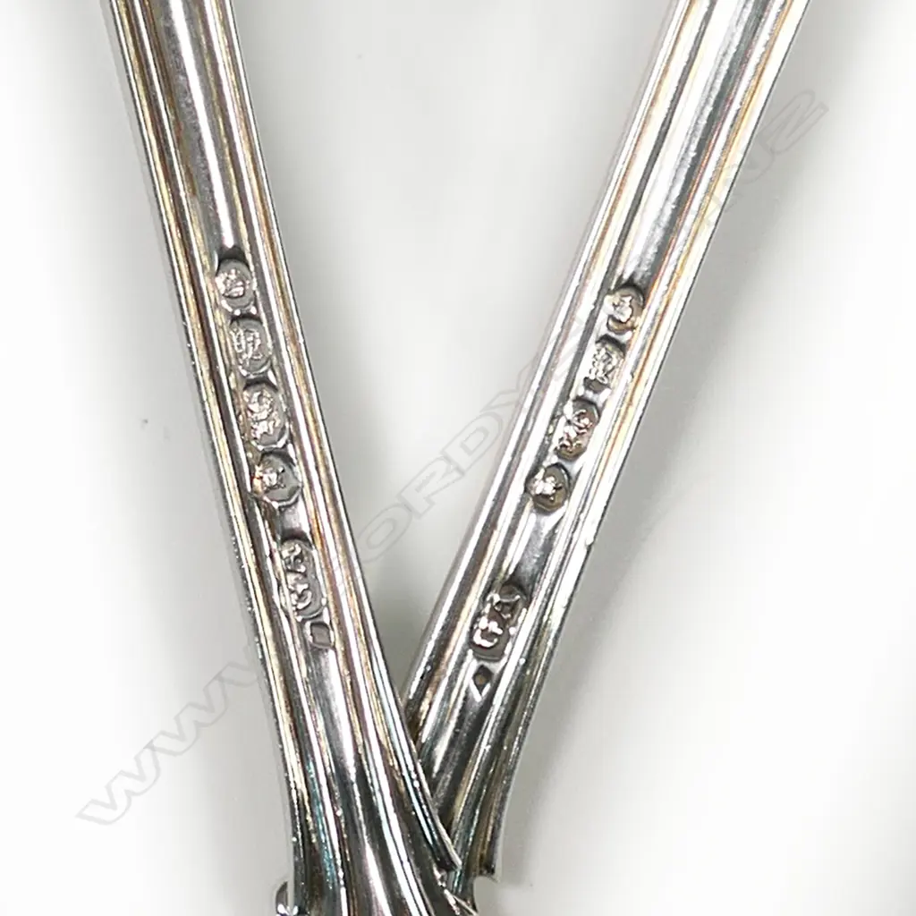 A pair of Victorian silver sauce ladles, Image 1++