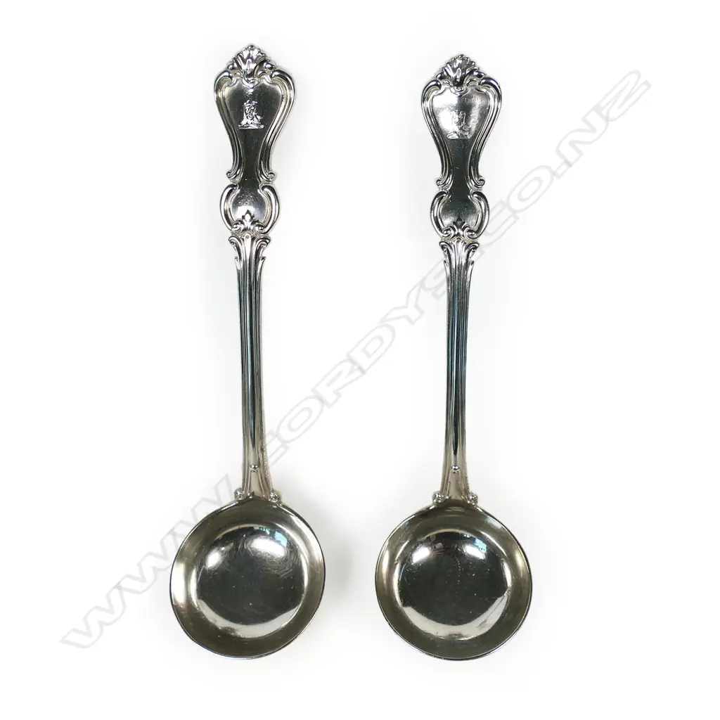 A pair of Victorian silver sauce ladles, Image 1++