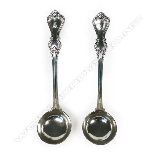 A pair of Victorian silver sauce ladles,