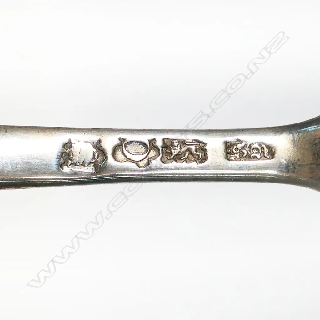 A George II silver marrow scoop, Image 1++