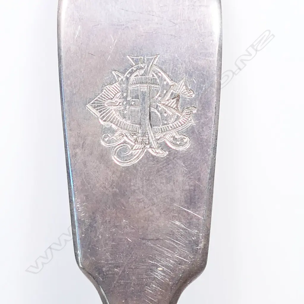 A George IV silver pie spoon, Image 1++