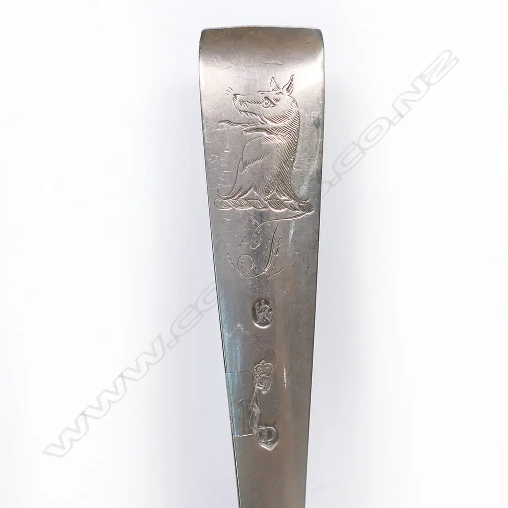 A pair of George III silver pie spoons, Image 1++