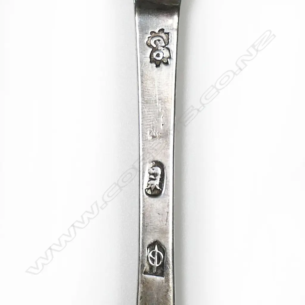 A rare pair of Queen Anne silver tablespoons, Image 1++