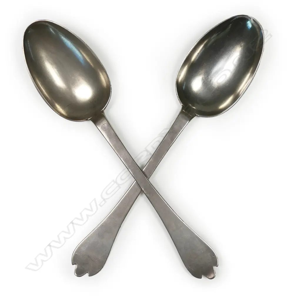 A rare pair of Queen Anne silver tablespoons, Image 1++