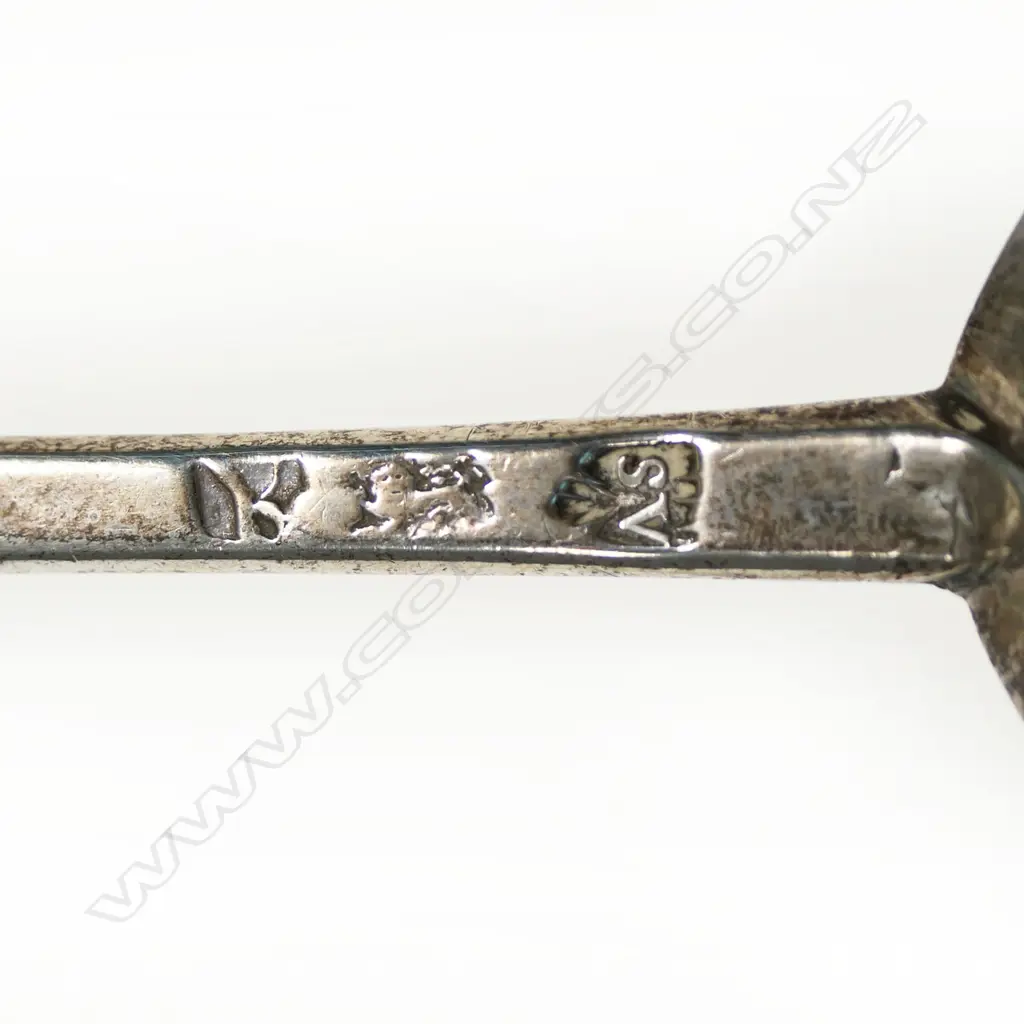 A 17thC silver seal top spoon, Image 1++