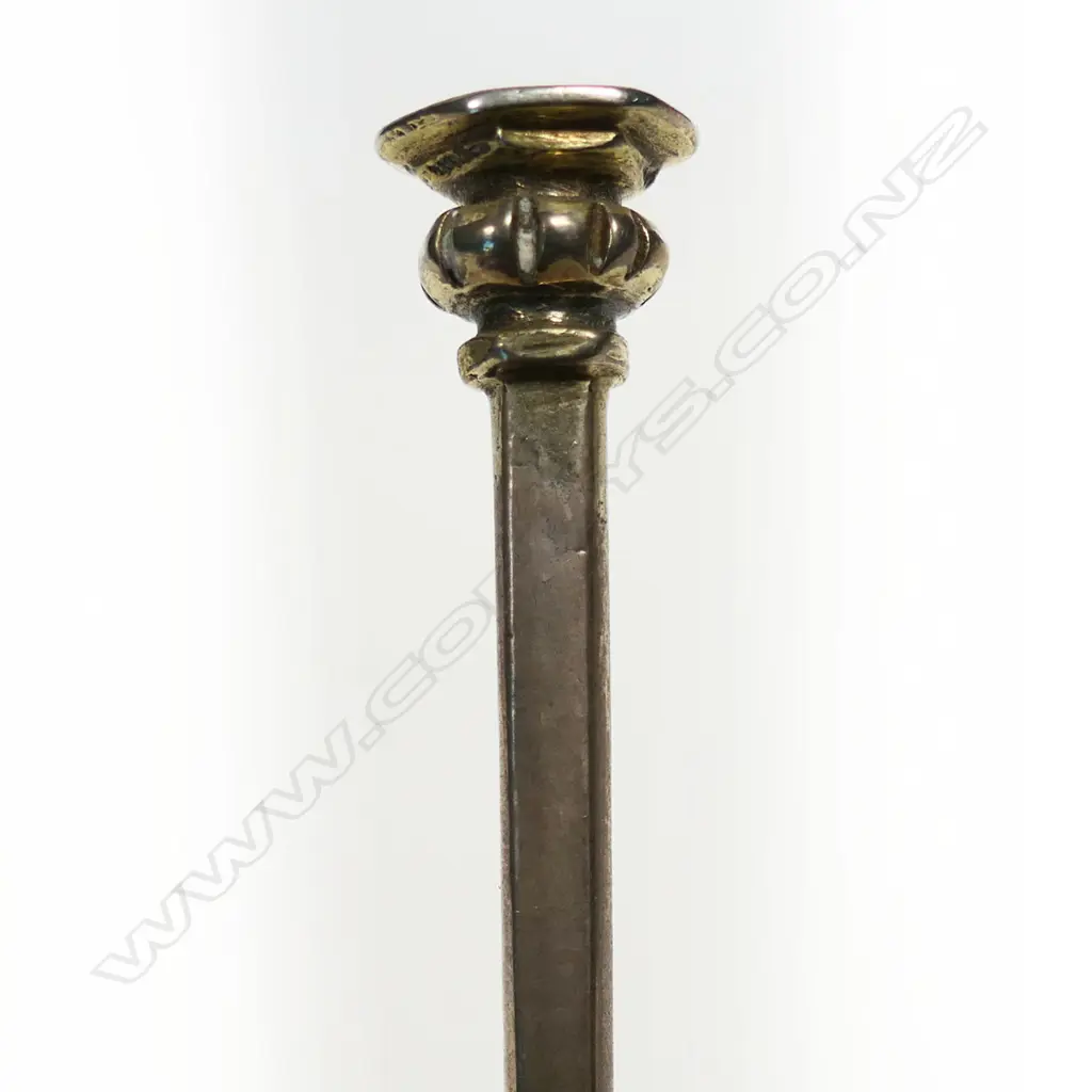 A silver seal top spoon, Image 1++