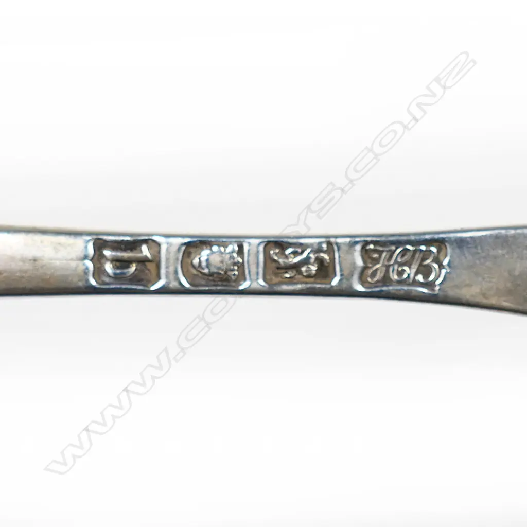 A pair of George III silver tablespoons, Image 1++