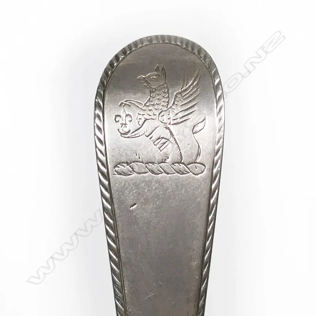 A pair of George III silver tablespoons, Image 1++