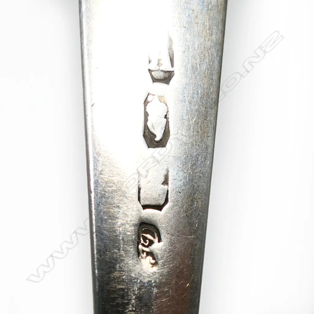 A set of six George IV Irish silver dessert spoons, Image 1++