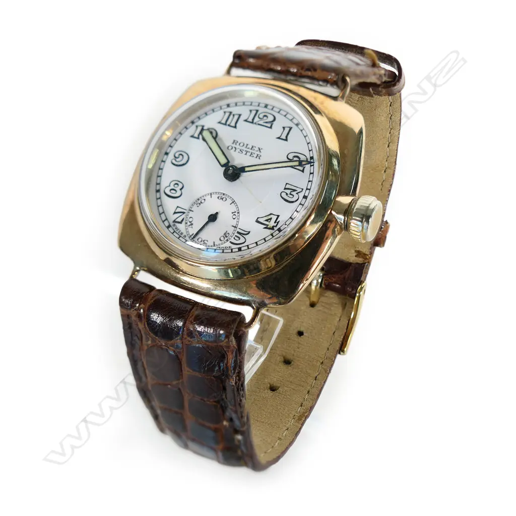 A 1930's gent's 9ct rose gold Rolex Oyster cushion case wristwatch, Image 1++