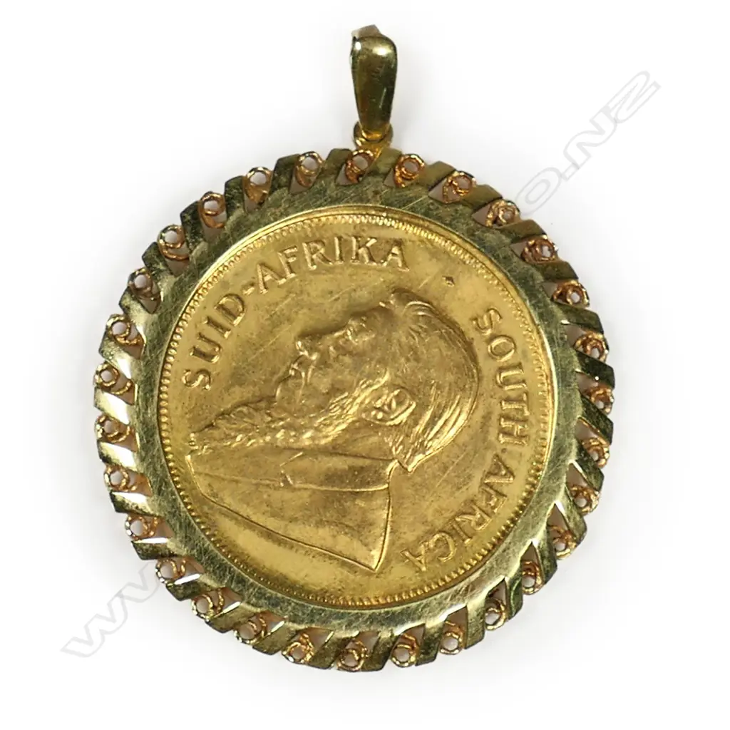 A 1971 gold Krugerrand coin in 9ct gold pendant mount, Image 1++
