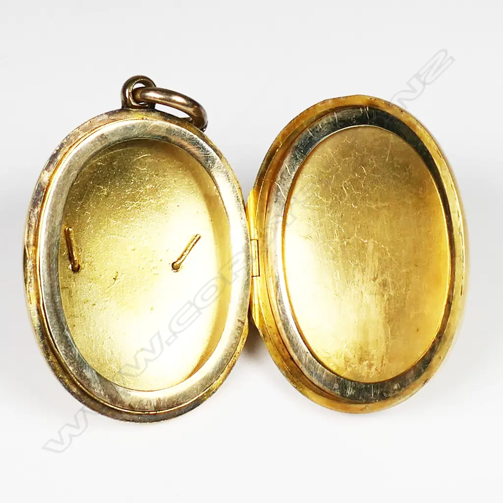 A rare 1879 New Zealand locomotive interest presentation 18ct yellow gold locket, Image 1++