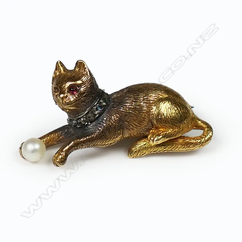 A vintage quality 18ct yellow gold cat brooch, Image 1++