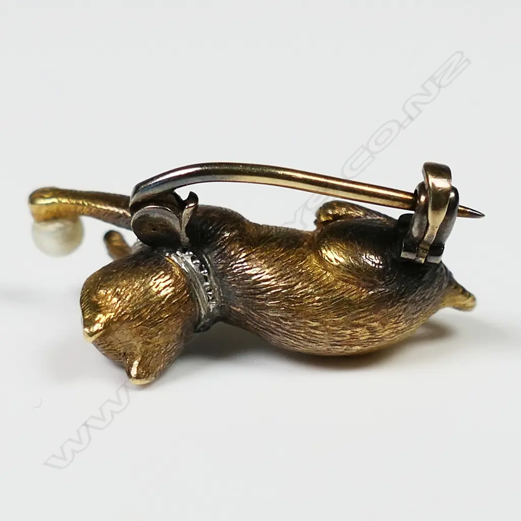 A vintage quality 18ct yellow gold cat brooch, Image 1++