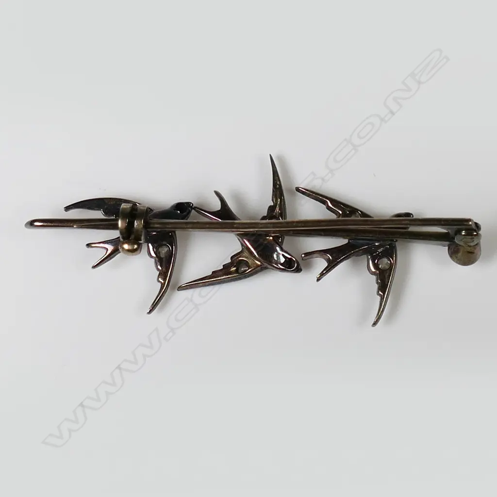 A c.1900 9ct gold diamond and swallow brooch, Image 1++