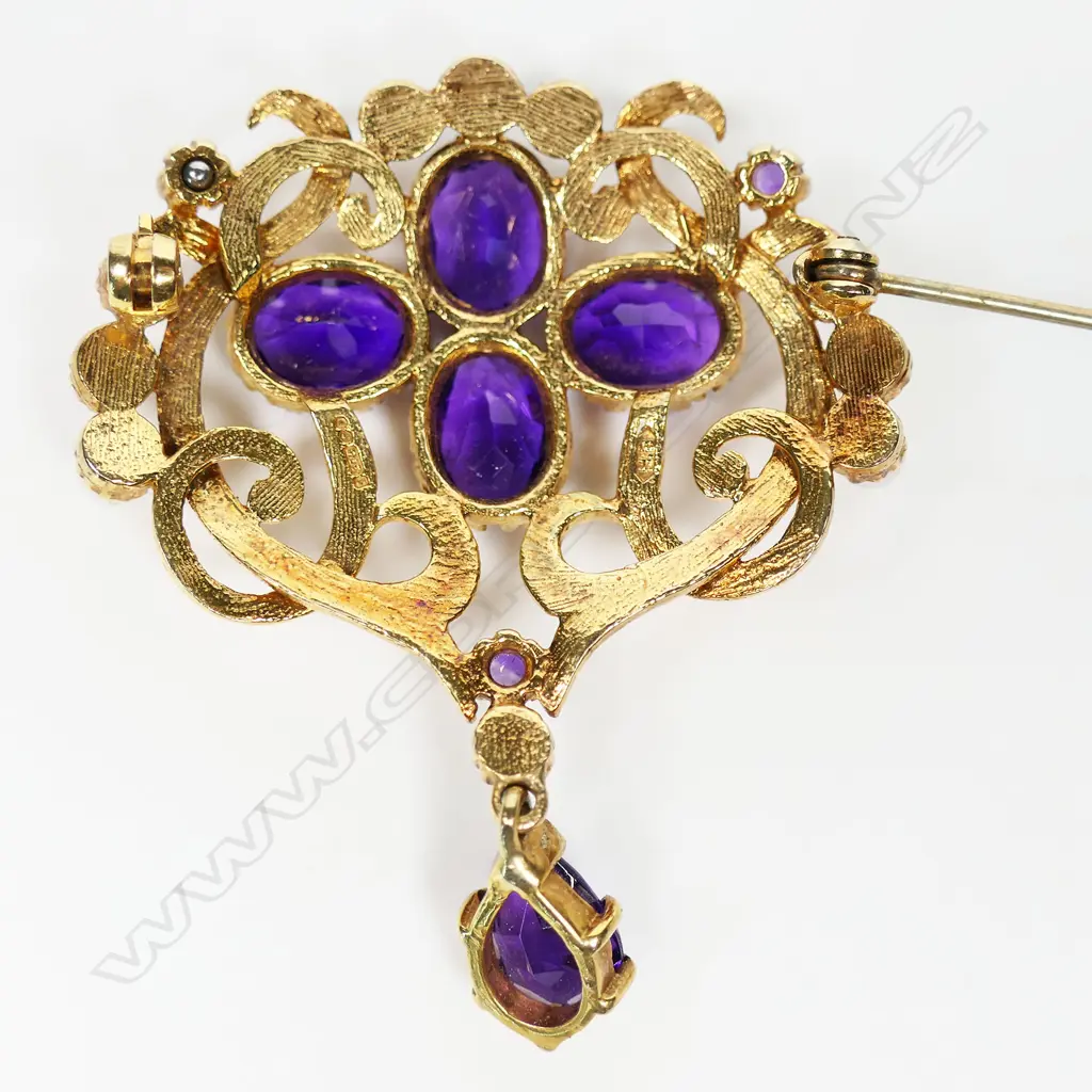 A 9ct gold amethyst and pearl antique style brooch, Image 1++