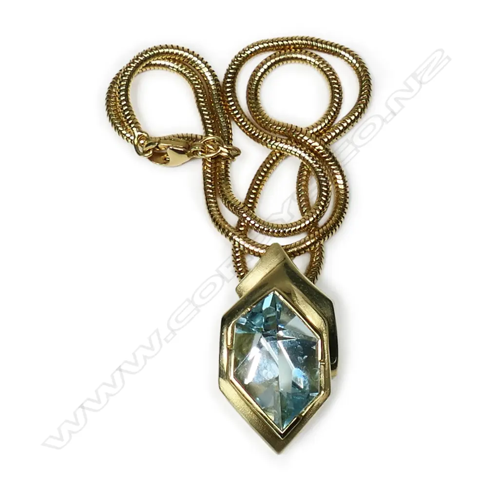 A 14ct gold and aquamarine modernist pendant, Image 1++