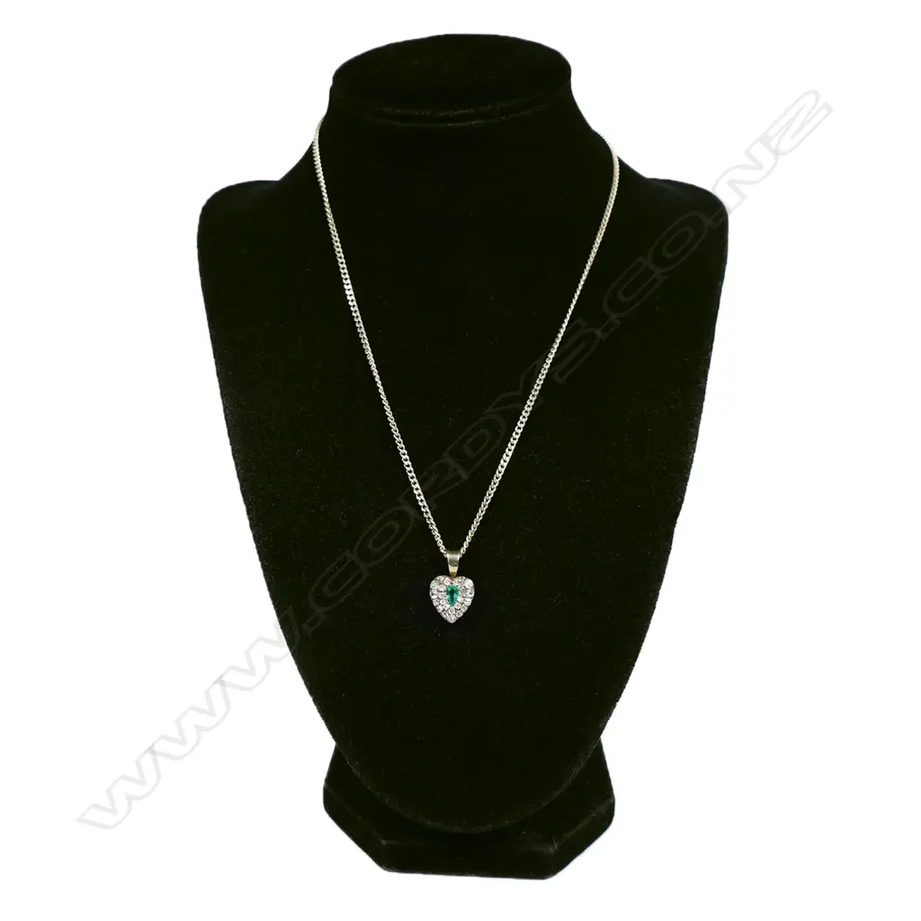 An 18ct white gold emerald and diamond necklace, Image 1++