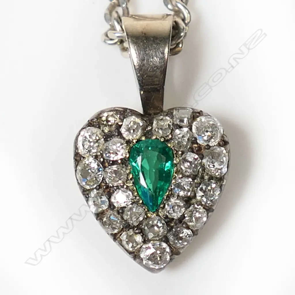 An 18ct white gold emerald and diamond necklace, Image 1++