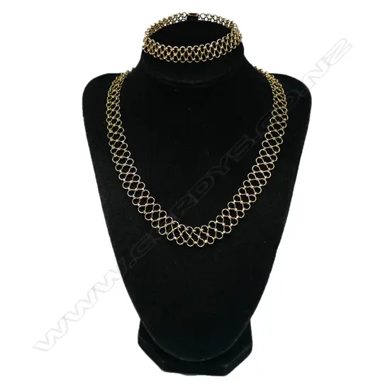 A 14ct gold chain necklace and bracelet,