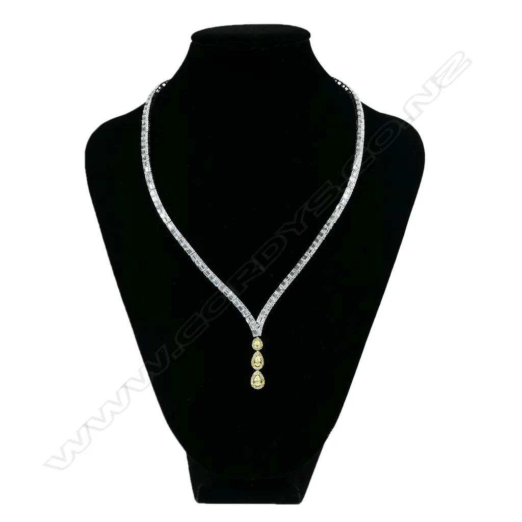 An impressive 18ct white gold with white and yellow diamond pendant necklace, Image 1++