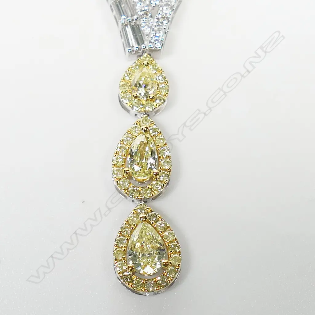 An impressive 18ct white gold with white and yellow diamond pendant necklace, Image 1++