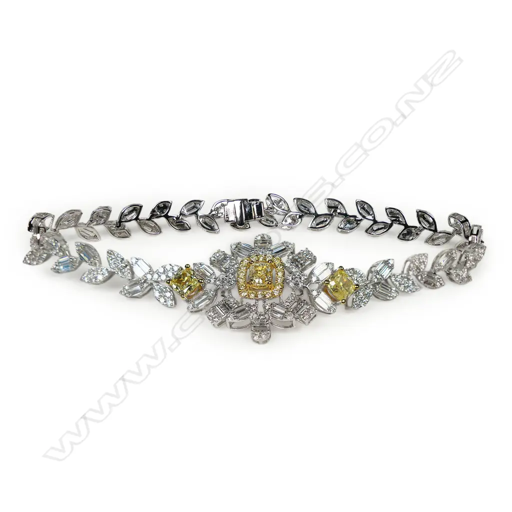 An 18ct white gold and white and yellow diamond bracelet, Image 1++