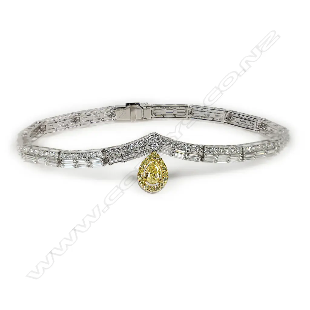 An impressive 18ct white gold with white and yellow diamond bracelet, Image 1++