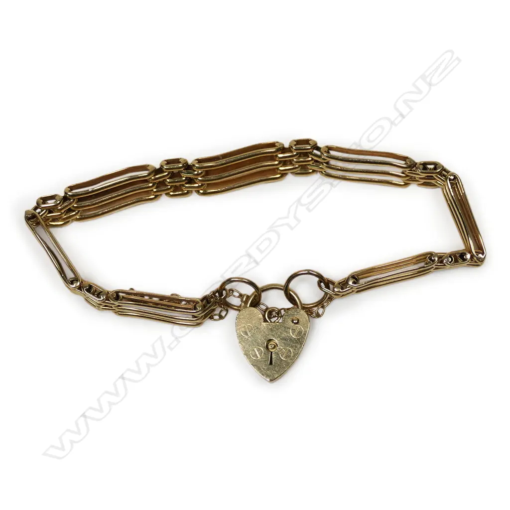 A 9ct gold gate link bracelet, Image 1++
